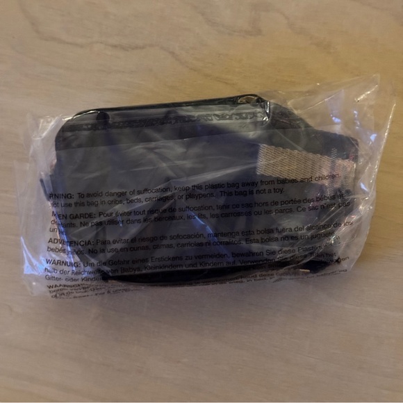 NWT - Lululemon Dual Pouch Wristlet Black with Gold Hardware and Logo - Picture 13 of 13